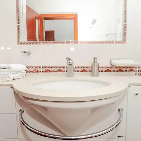 Mediterranean Blue Daire *